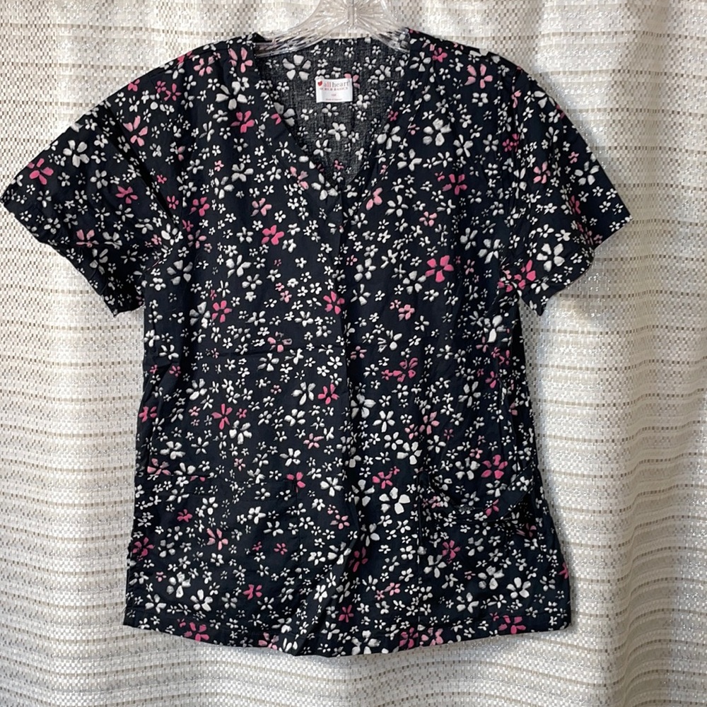 All heart scrub basic size large , flower print scrub top